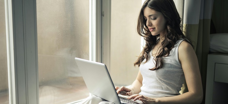 a young woman in one of the Canadian provinces for young professionals