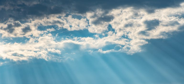 a sky full of clouds