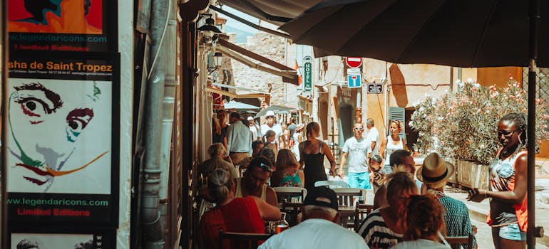People in the cafe