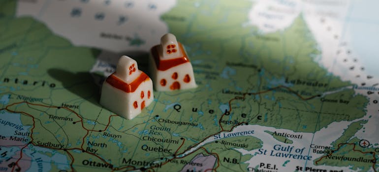 Map of Canada with places suitable for moving from Toronto to smaller Canadian towns