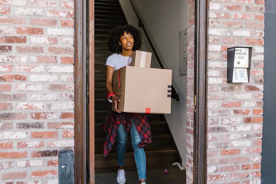 a young woman who knows lots about moving to another state in your 20s